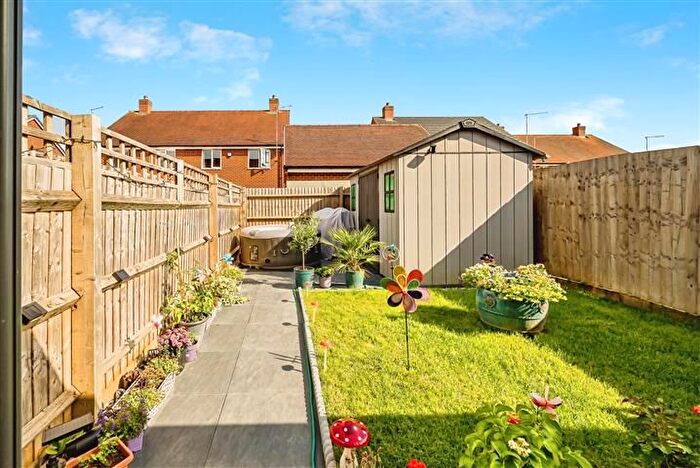 3 Bedroom Semi-Detached House To Rent In Blue Rock Drive, Berryfields, Aylesbury, HP18