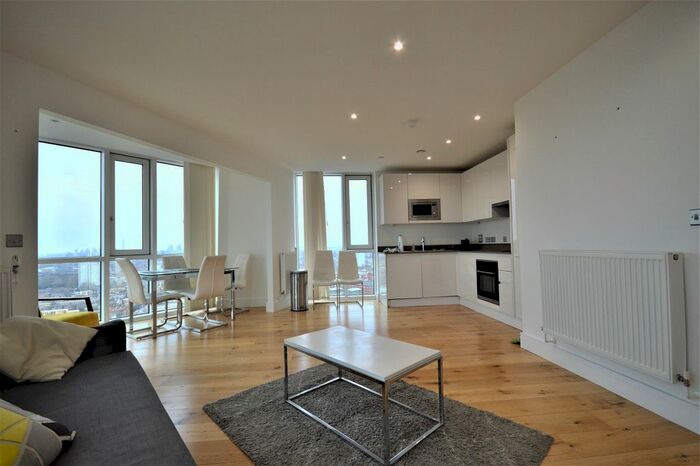 3 Bedroom Flat To Rent In High Street, London, E15