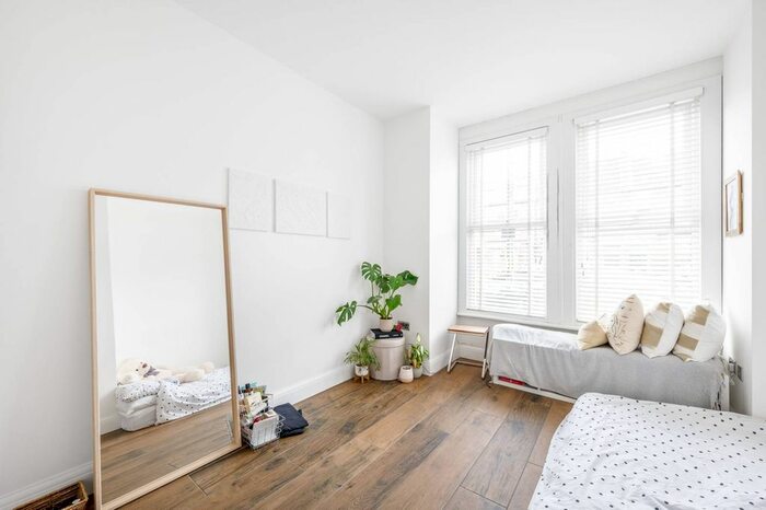 3 Bedroom Flat To Rent In Connaught Road, West Ealing, London, W13