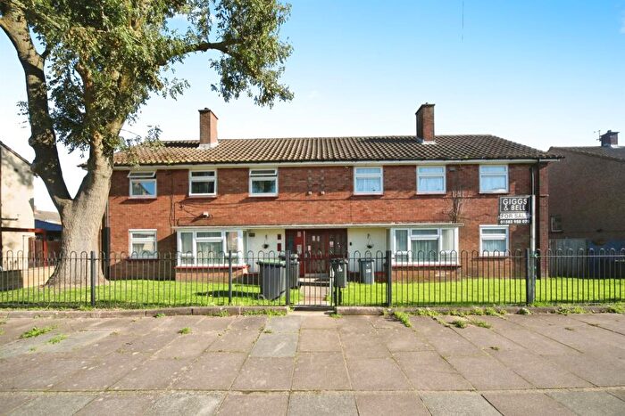 2 Bedroom Flat For Sale In Ramsey Close, Luton, LU4