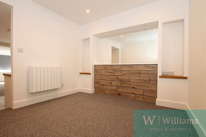 1 Bedroom Semi-Detached House To Rent In Lower St James Street, Newport, PO30