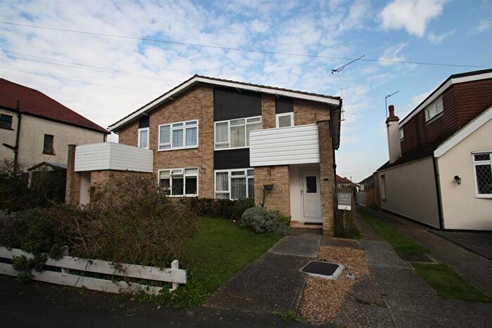 2 Bedroom Flat For Sale In Crescent Road, Leigh-On-Sea, SS9