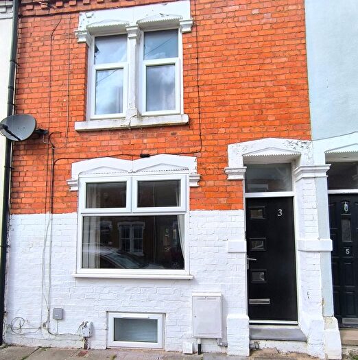 2 Bedroom Terraced House To Rent In Stanhope Road, Northampton, NN2