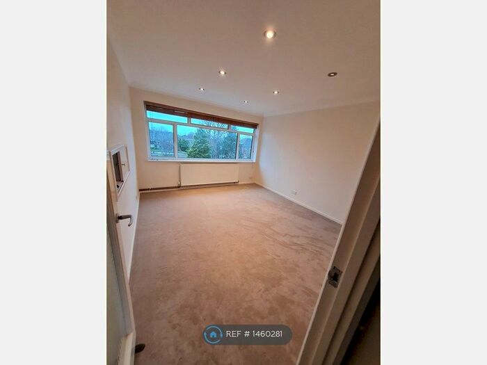 2 Bedroom Flat To Rent In Albion Road, Sutton, SM2