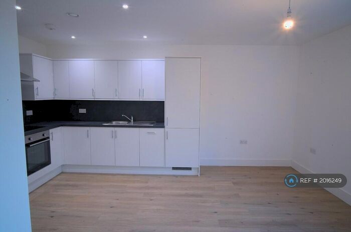 2 Bedroom Flat To Rent In Belsize House, Swindon, SN5