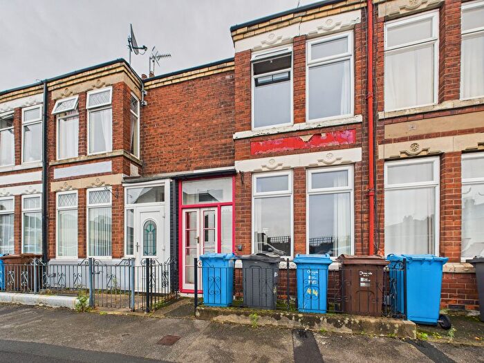 2 Bedroom Flat For Sale In Marne Street, Hull, HU5