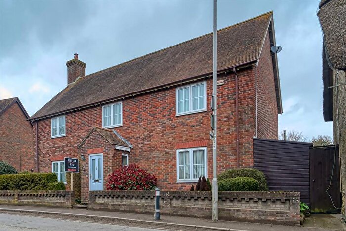 4 Bedroom Detached House For Sale In Red Lion Close, Newton, DT10