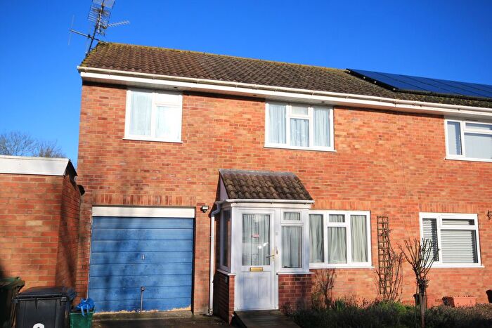 4 Bedroom Semi Detached House For Sale In Petrel Close, Bridgwater, TA6