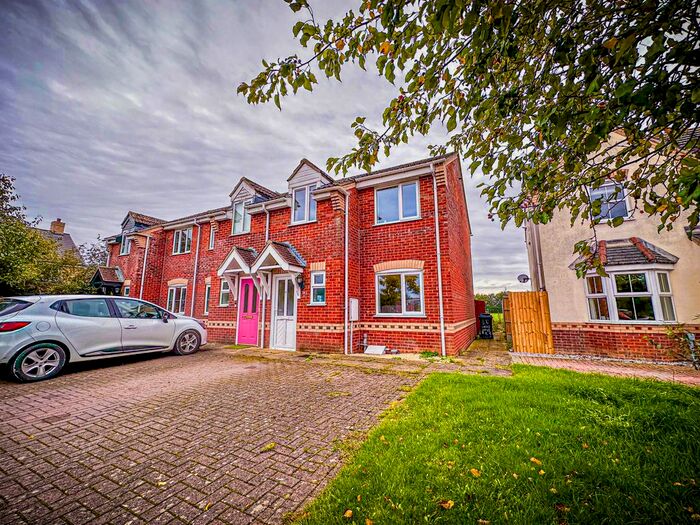 3 Bedroom Semi-Detached House To Rent In Wells Drive, Bracebridge Heath, Lincoln, LN4