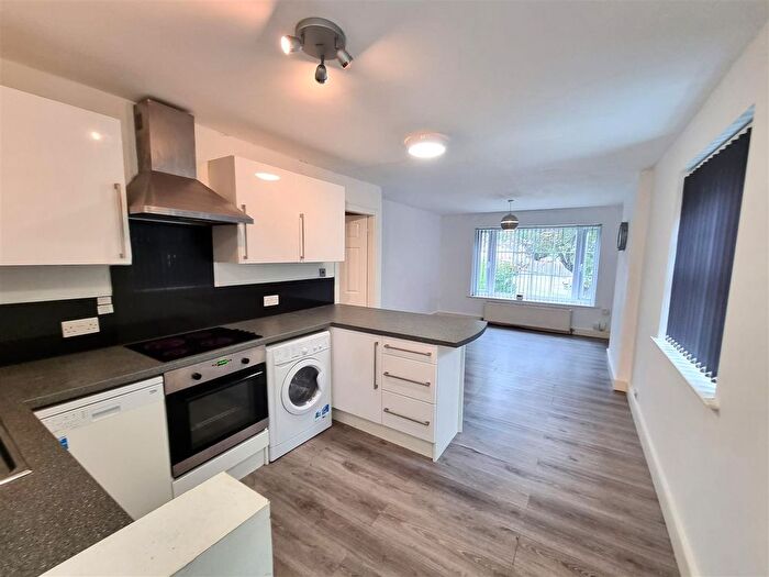 2 Bedroom Flat For Sale In Fieldway Avenue, Rodley, Leeds, LS13