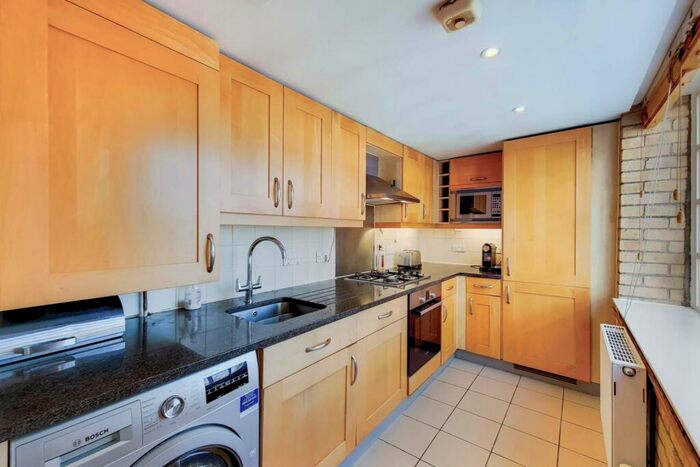 2 Bedroom Flat To Rent In Wapping Wall, Wapping, London, E1W
