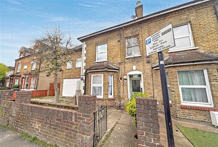 2 Bedroom Flat For Sale In Hibernia Road, Hounslow, TW3