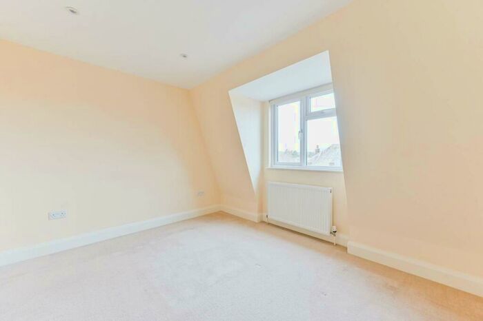 1 Bedroom Flat To Rent In Uxbridge Road, Hatch End, Pinner, HA5
