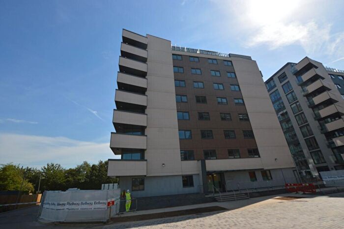 2 Bedroom Flat To Rent In Lapwing Heights, N17