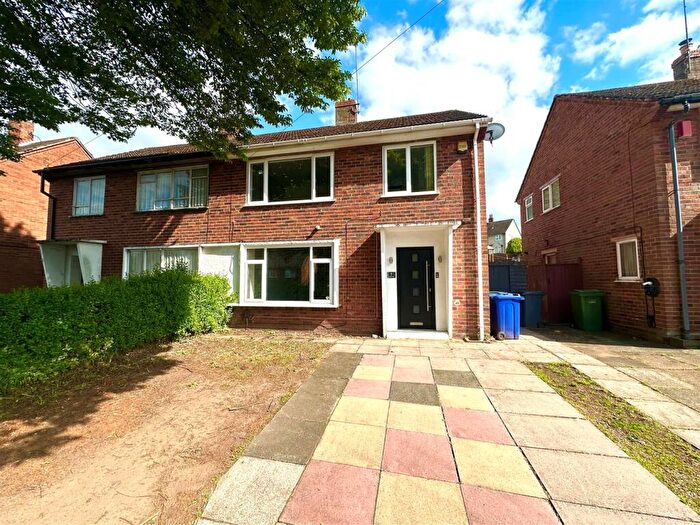 3 Bedroom Semi-Detached House To Rent In Rutland Place, Stourbridge, DY8