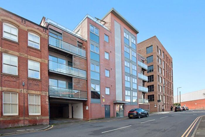1 Bedroom Apartment For Sale In Apartment City Walk, Sylvester Street, Sheffield, South Yorkshire, S1