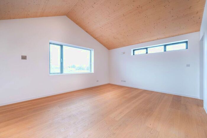 2 Bedroom Flat To Rent In Chobham Road, Stratford, London, E15