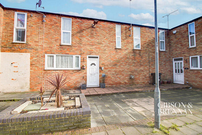 3 Bedroom Terraced House For Sale In Beeston Courts, Basildon, SS15