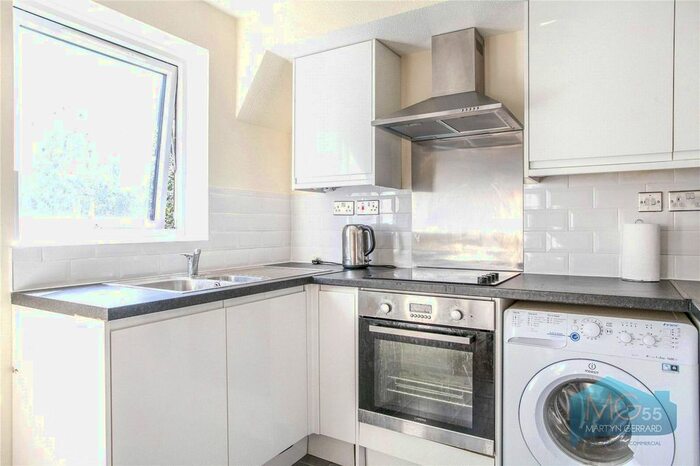 1 Bedroom Flat To Rent In Wedmore Court, Wedmore Gardens, Archway, N19