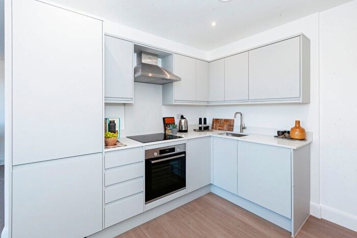 1 Bedroom Flat To Rent In High Street, Slough, SL1