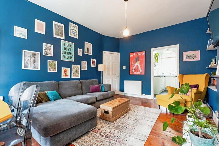 2 Bedroom Flat For Sale In Dee Street, Glasgow, G33