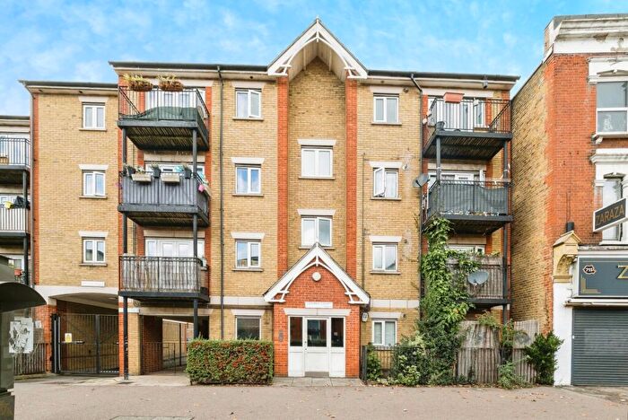 2 Bedroom Flat For Sale In High Road Leytonstone, London, E11