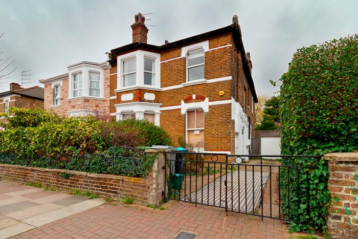 3 Bedroom Flat To Rent In Nicoll Road, London, NW10