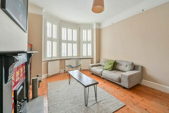 1 Bedroom Flat To Rent In Hackford Road, Brixton, London, SW9