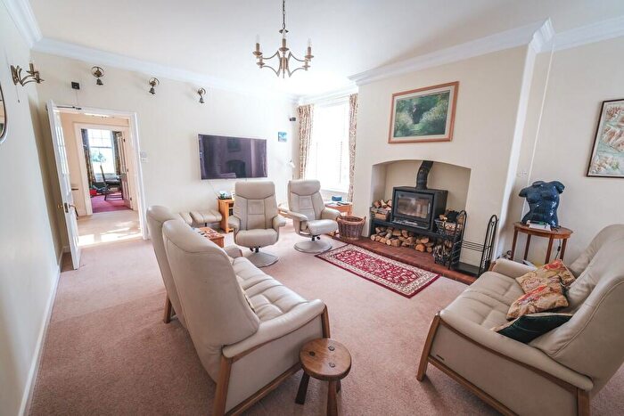 6 Bedroom Detached House For Sale In Tunstall, DL10