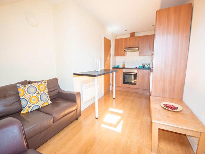 2 Bedroom Flat To Rent In Colum Road, Cathays, Cardiff, CF10