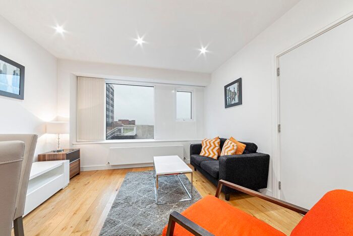 1 Bedroom Flat To Rent In Lampton Road, Hounslow, TW3