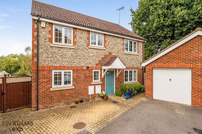 5 Bedroom Detached House For Sale In Orpington Close, Twyford, RG10