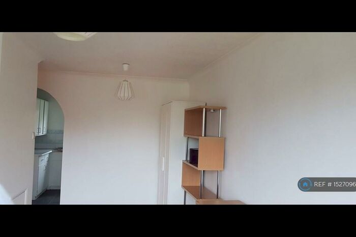 1 Bedroom Flat To Rent In Cowbridge Lane, Barking, IG11