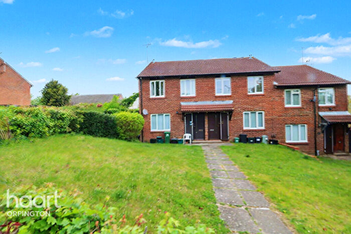 1 Bedroom Maisonette For Sale In Bishop Butt Close, Orpington, BR6