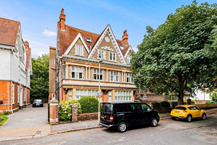 2 Bedroom Flat For Sale In Grimston Gardens, Folkestone, CT20