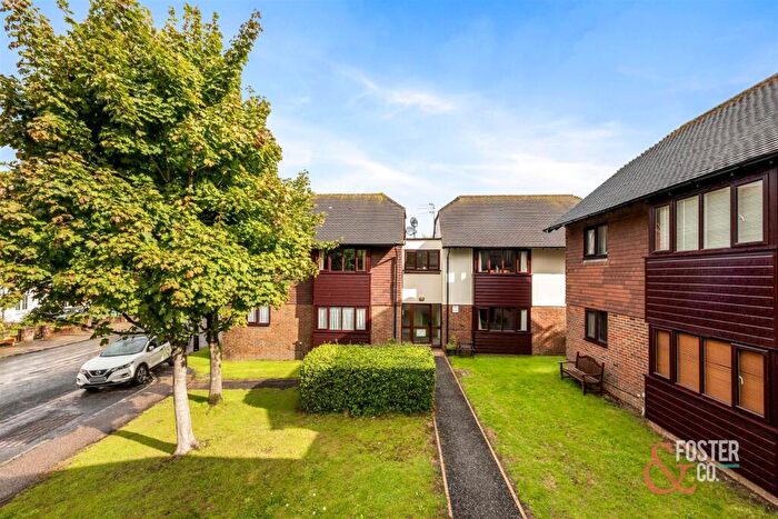 2 Bedroom Flat For Sale In Woodsmill Close, Henfield Road, Small Dole, Henfield, BN5