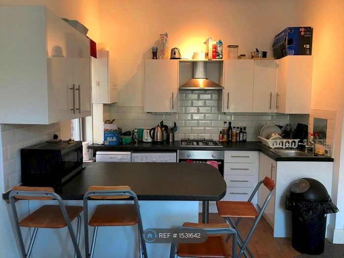 3 Bedroom Flat To Rent In Old Landsdowne Road, Manchester, M20