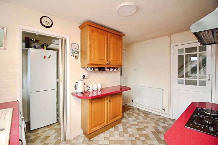 3 Bedroom Semi-Detached House For Sale In Mostyn Avenue, Syston, LE7