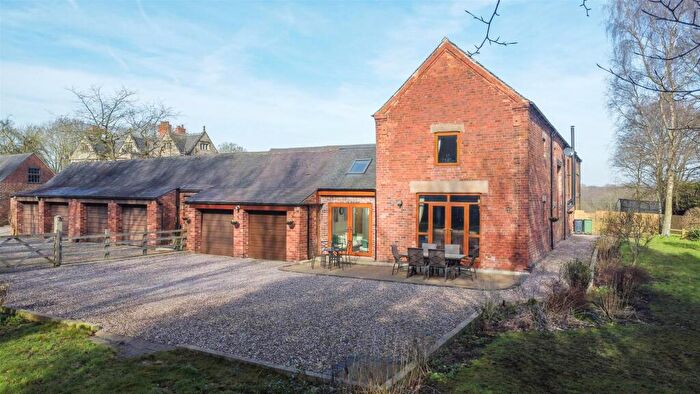 4 Bedroom Barn Conversion For Sale In Padley Hall Mews, Hammersmith, DE5