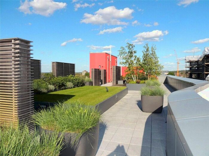 2 Bedroom Flat For Sale In Saffron Central Square, East Croydon, CR0