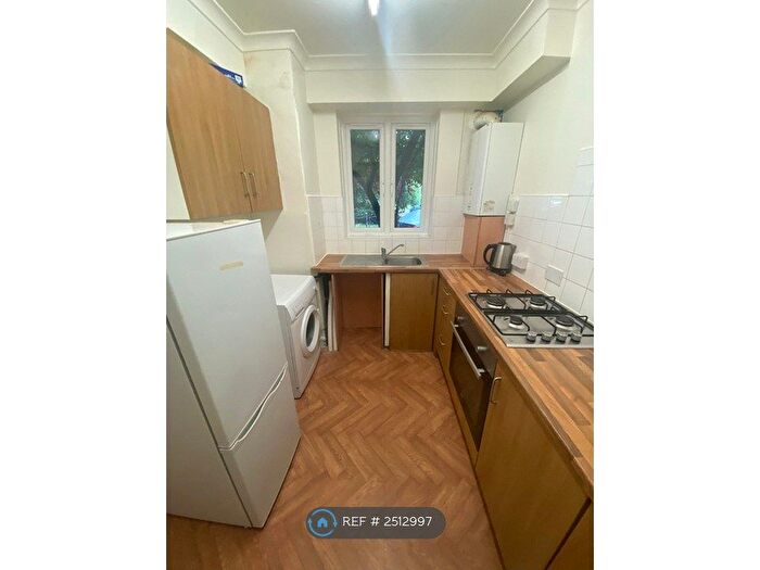 2 Bedroom Flat To Rent In Reynolds House, London, E2
