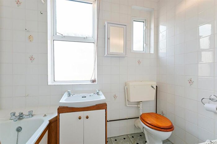 1 Bedroom Maisonette To Rent In High Street, Tadworth, KT20