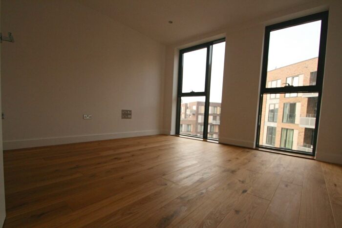 1 Bedroom Flat To Rent In Lee Street, Hackney, E8