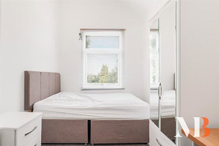 3 Bedroom Property For Sale In Earlsdon Avenue North, Coventry, CV5