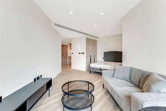 Apartment To Rent In Aspen, Marsh Wall, London, E14
