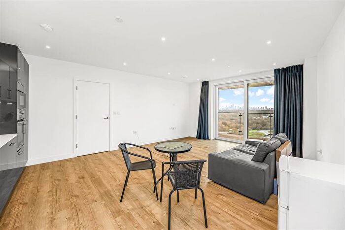 2 Bedroom Flat For Sale In Beck Square, London, E10