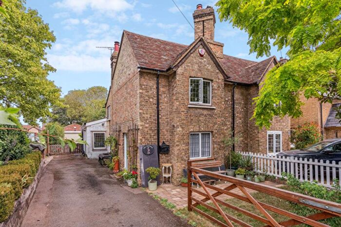 3 Bedroom Semi-Detached House For Sale In High Street, Silsoe, MK45