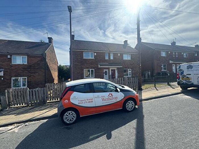 2 Bedroom Semi-Detached House To Rent In Denbury Mount, Bradford, BD4