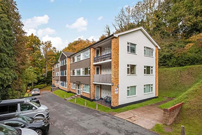 2 Bedroom Apartment For Sale In Beechwood Road, Caterham, CR3