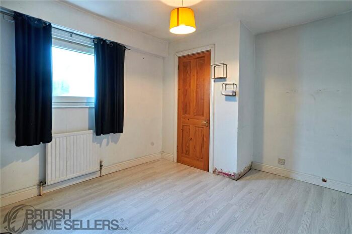 3 Bedroom End Of Terrace House For Sale In Home Farm, Highworth, Swindon, Wiltshire, SN6